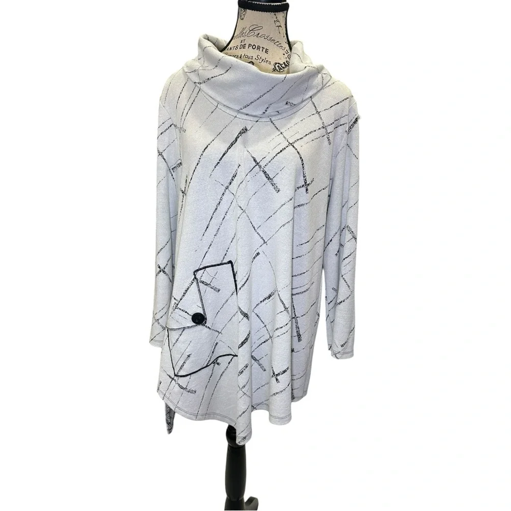 Ali Miles Geometric Artsy Tunic Top